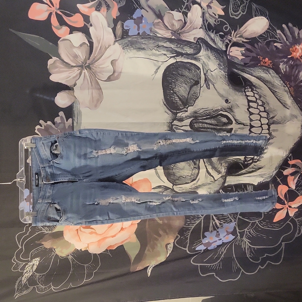 Size 13/14 fashion nova skinny jeans